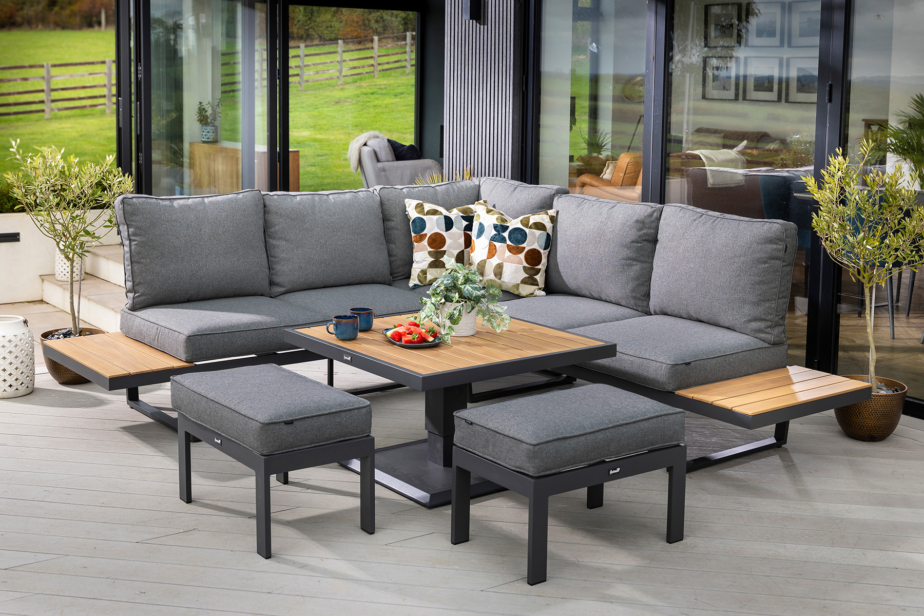 Sonas Square Corner Platform Set